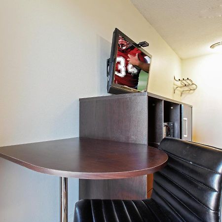 Red Roof Inn Мохаве Екстериор снимка