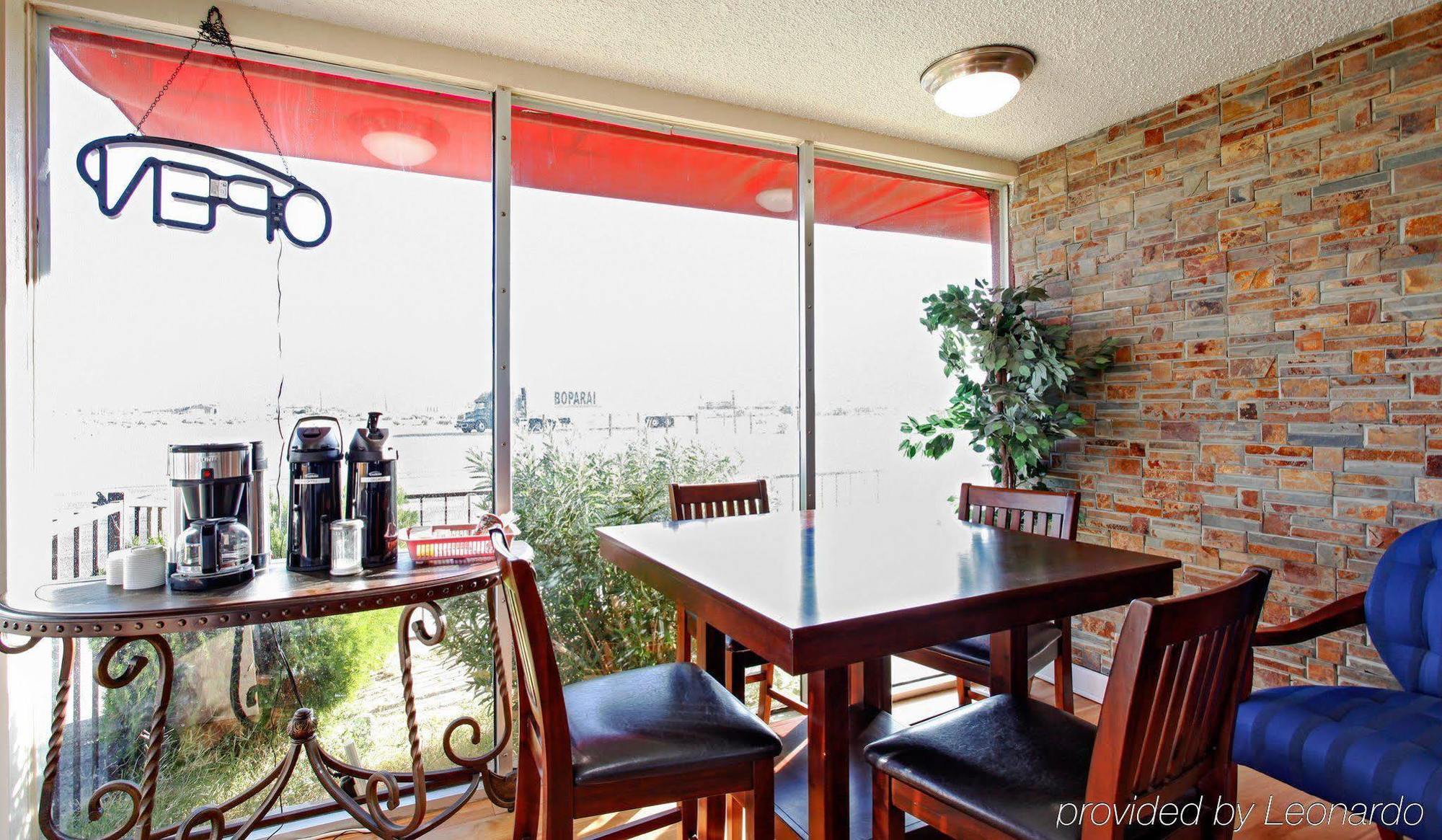 Red Roof Inn Мохаве Екстериор снимка
