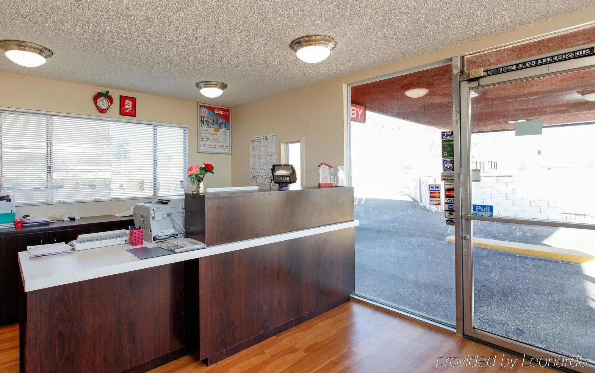 Red Roof Inn Мохаве Екстериор снимка