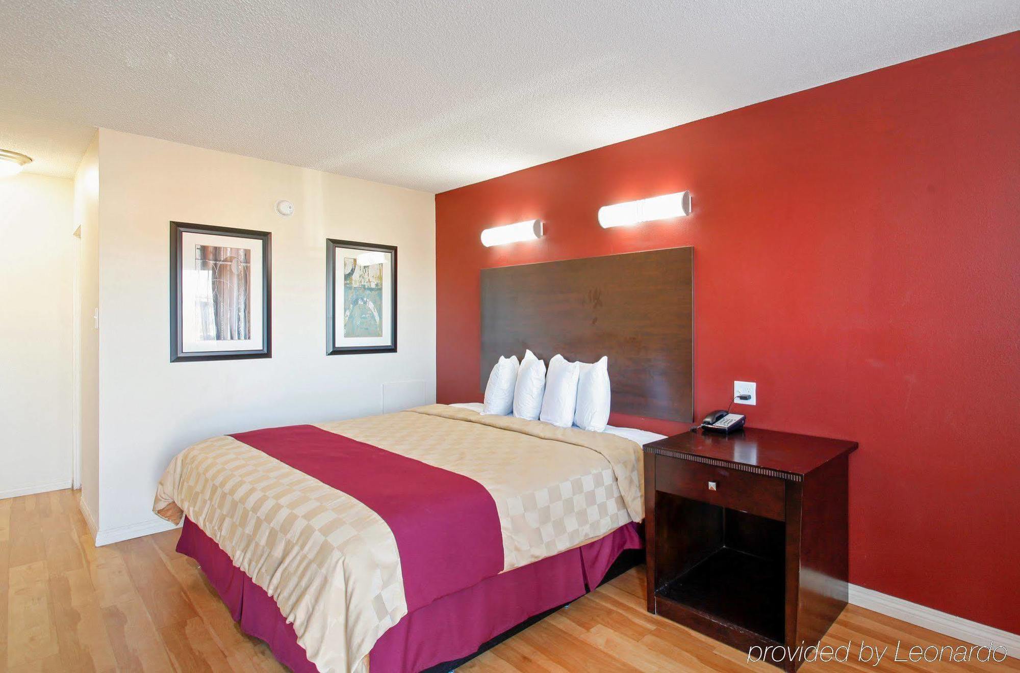 Red Roof Inn Мохаве Екстериор снимка