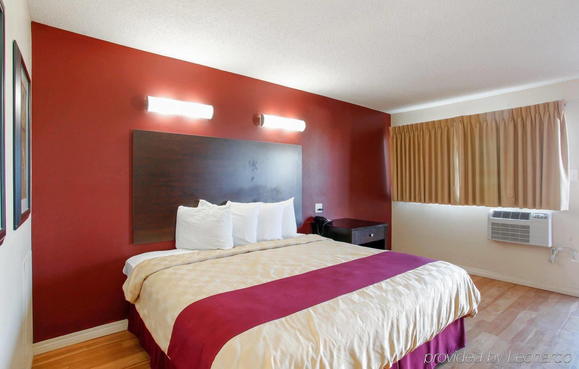 Red Roof Inn Мохаве Екстериор снимка
