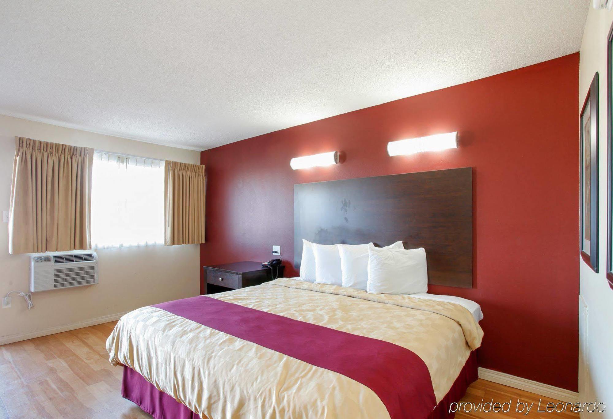 Red Roof Inn Мохаве Екстериор снимка