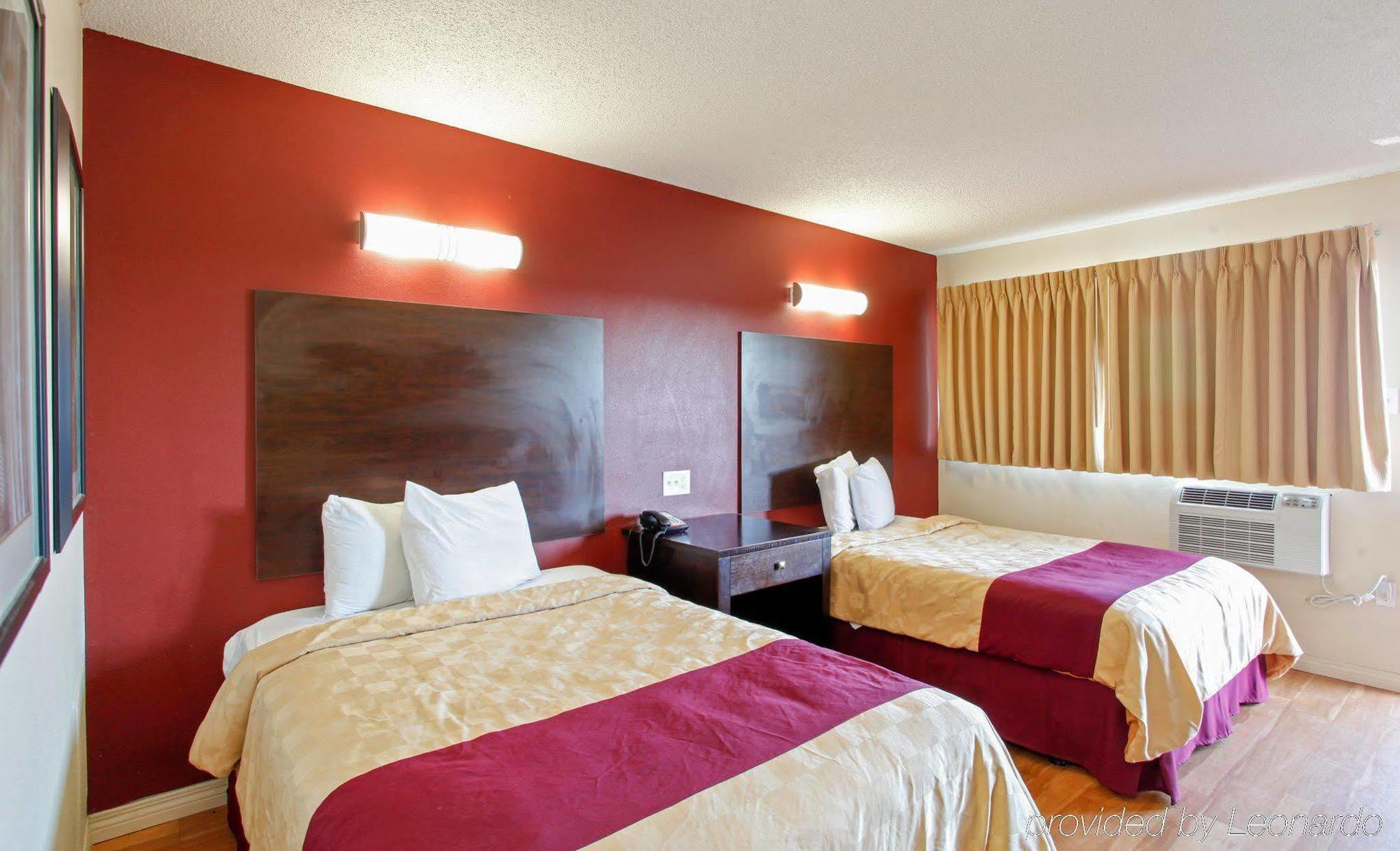 Red Roof Inn Мохаве Екстериор снимка