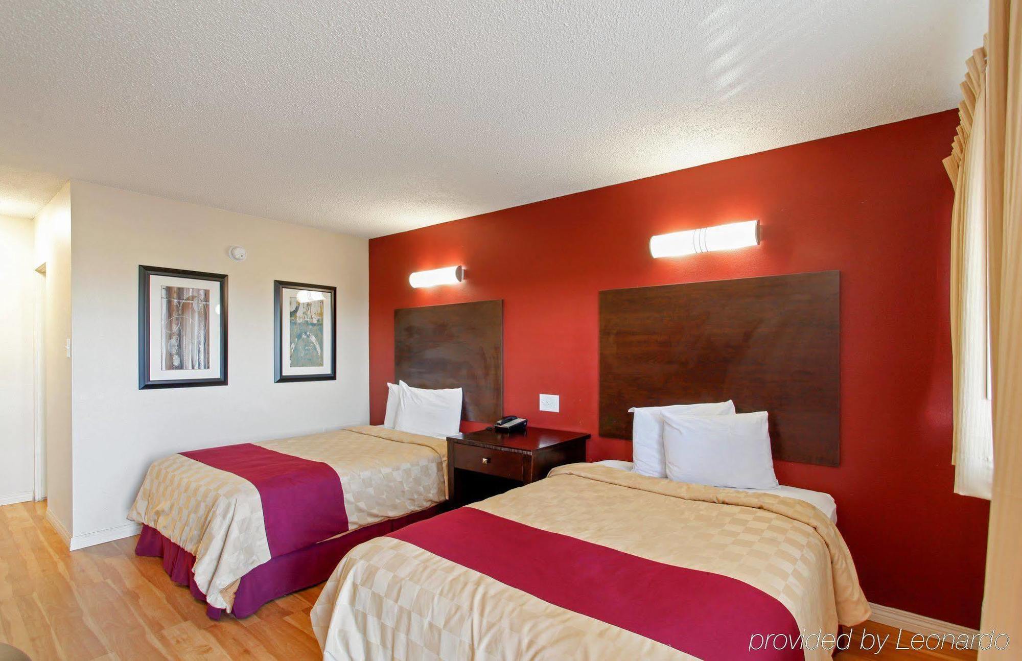 Red Roof Inn Мохаве Екстериор снимка