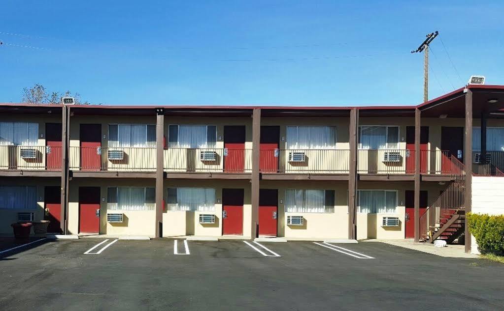 Red Roof Inn Мохаве Екстериор снимка